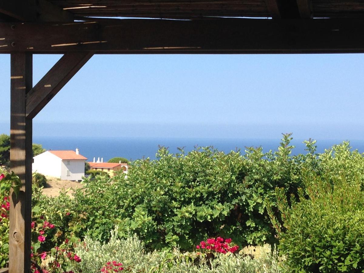 Casa Nel Vigneto Con Vista Mare Magomadas Exterior foto